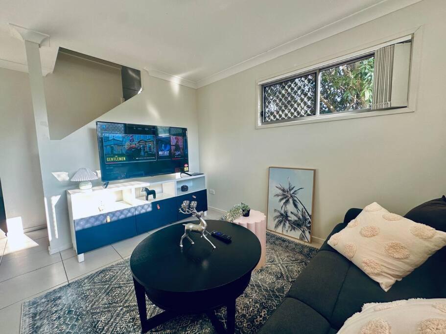 Calm Hideaway - Townhouse with Pool Access & Garage
