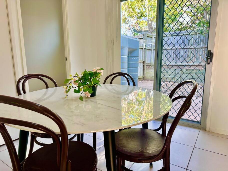 Calm Hideaway - Townhouse with Pool Access & Garage