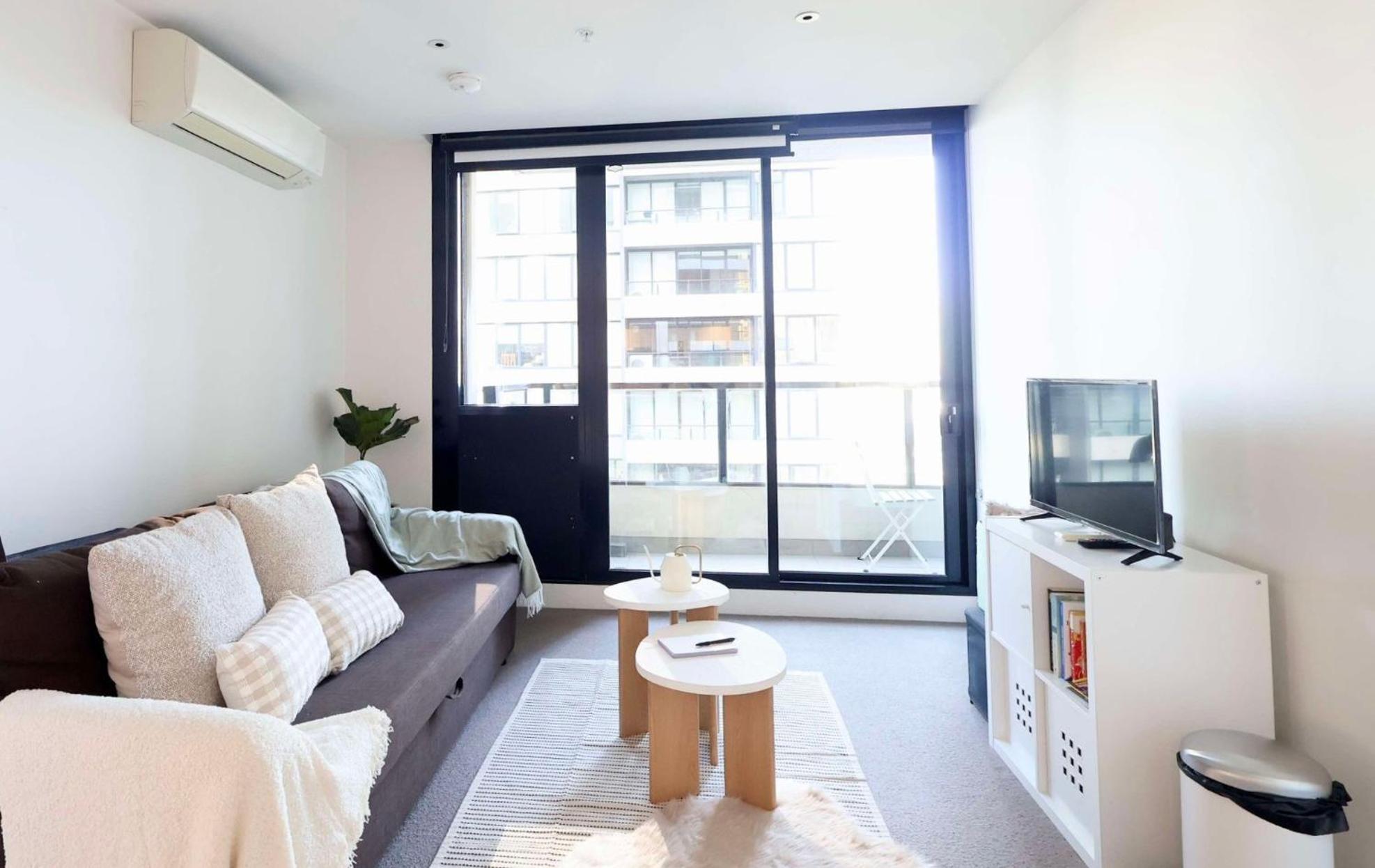Entire 1 BR Southbank Apartment - Gym Pool Sauna 1 step to Crown Casino