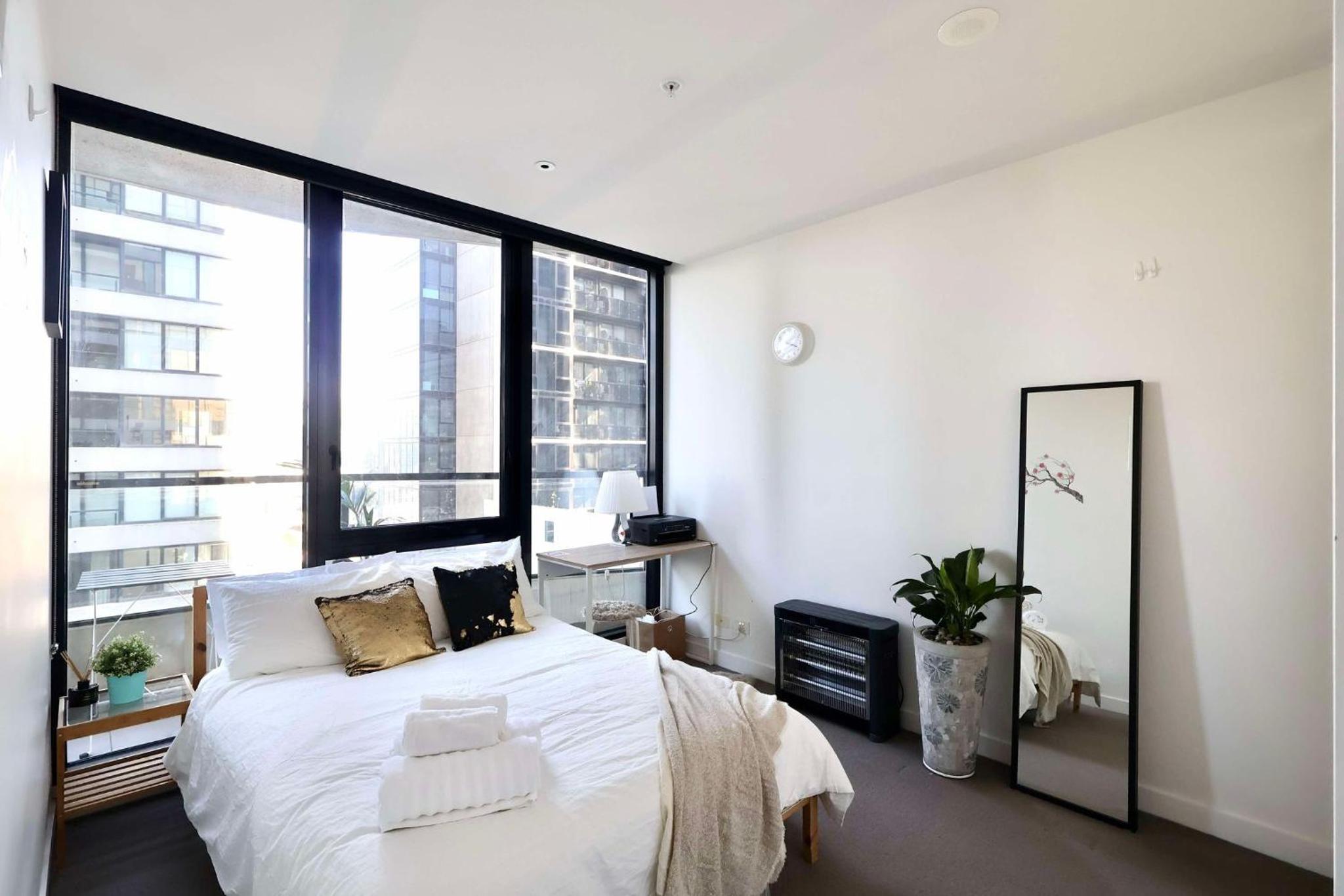Entire 1 BR Southbank Apartment - Gym Pool Sauna 1 step to Crown Casino