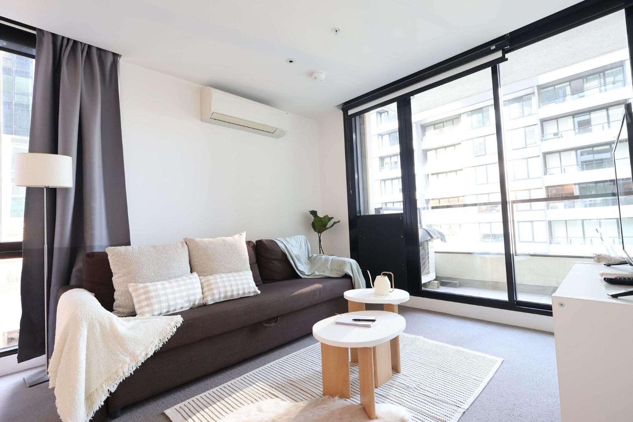 Entire 1 BR Southbank Apartment - Gym Pool Sauna 1 step to Crown Casino