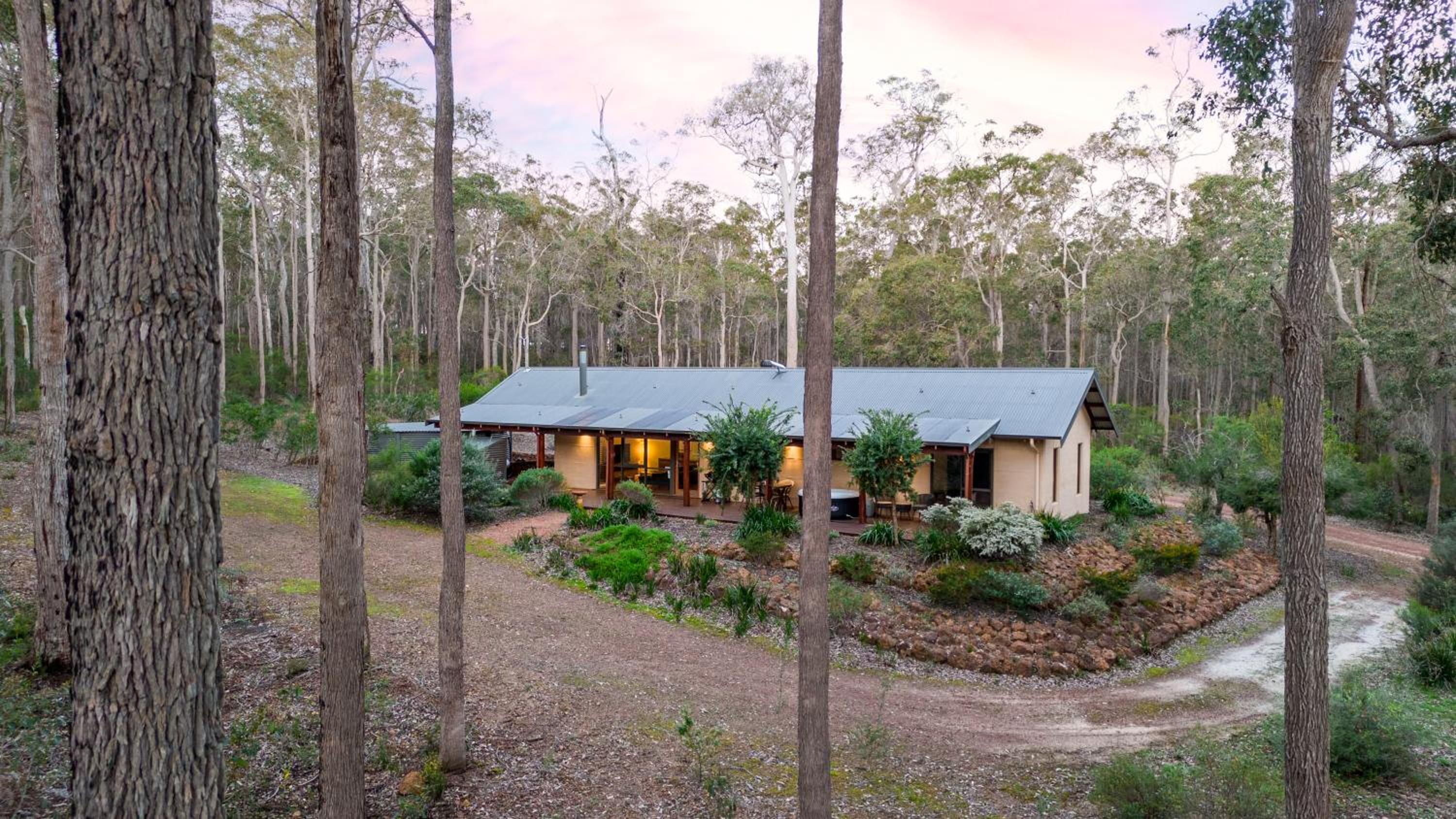 Jarrah Grove Forest Retreat - Adults Only Luxury Chalet
