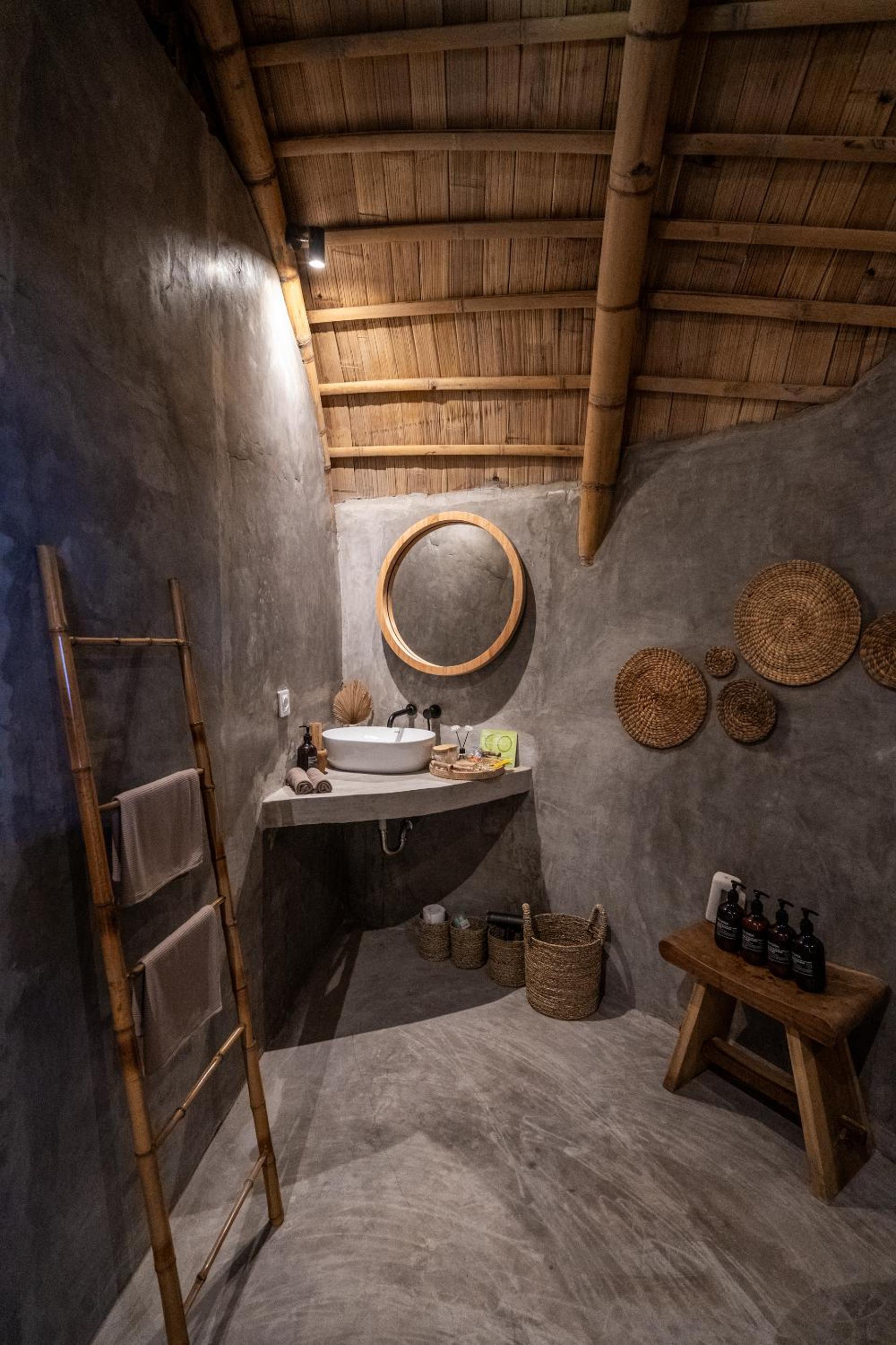 Bamboo Villa close to the beach view 3