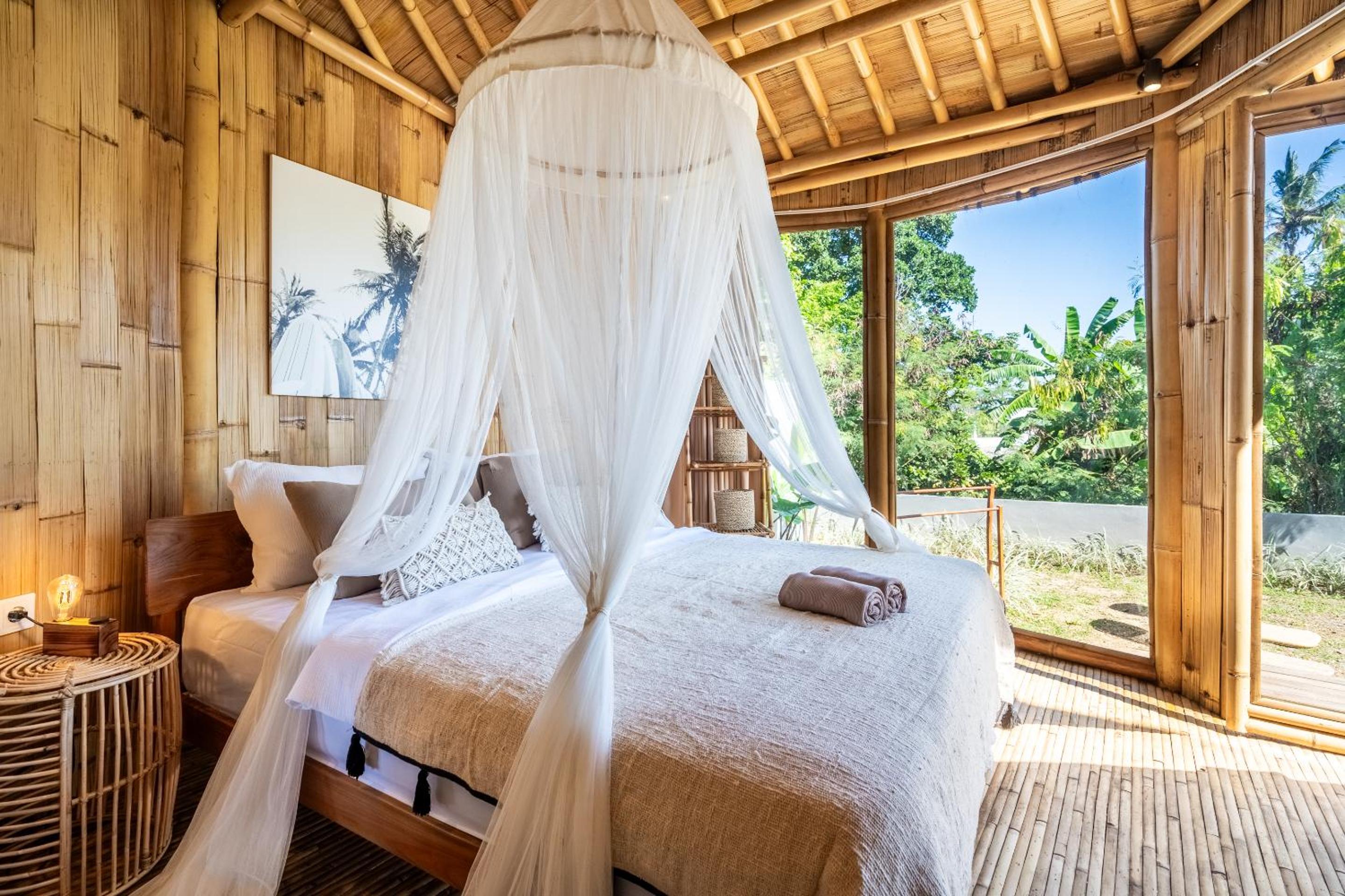 Bamboo Villa close to the beach view 4