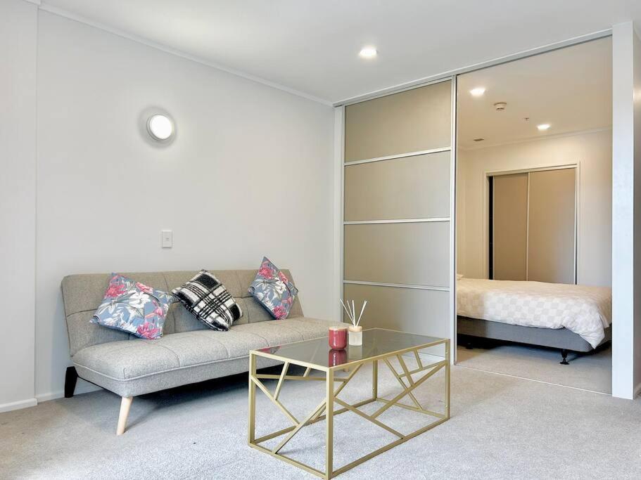 2Beds Apartment in City Fringe view 2