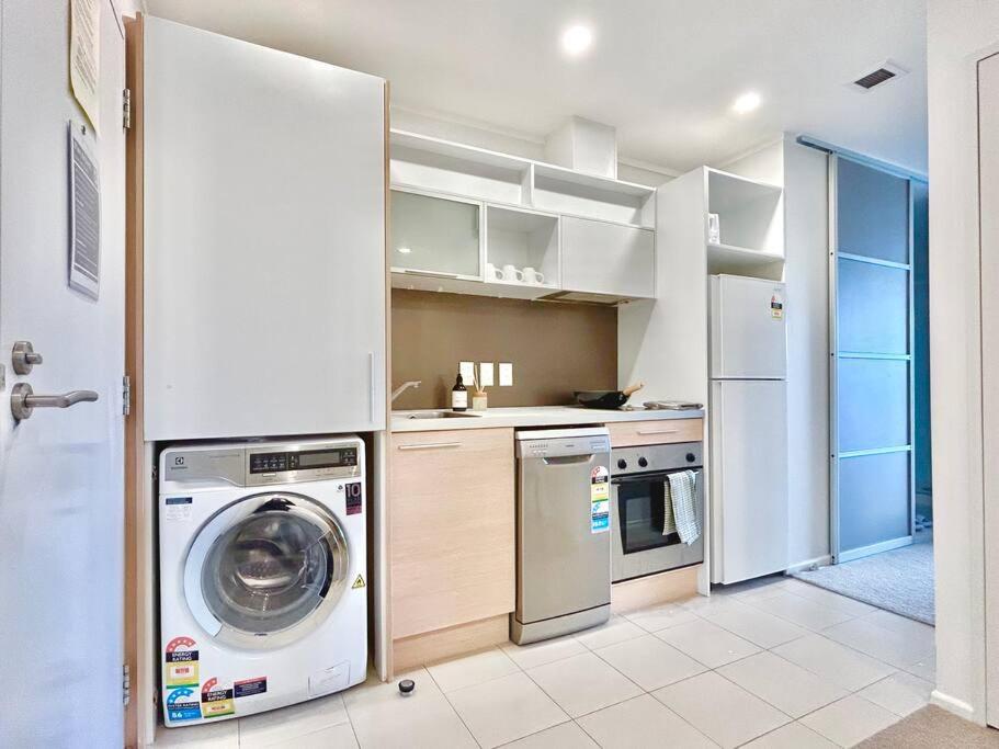 2Beds Apartment in City Fringe view 5