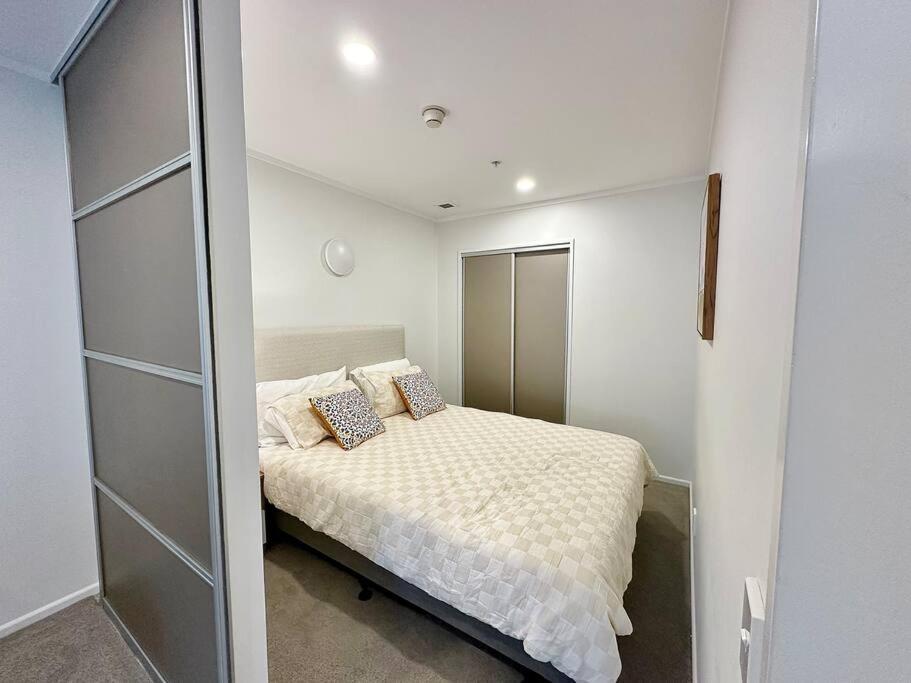 2Beds Apartment in City Fringe view 4