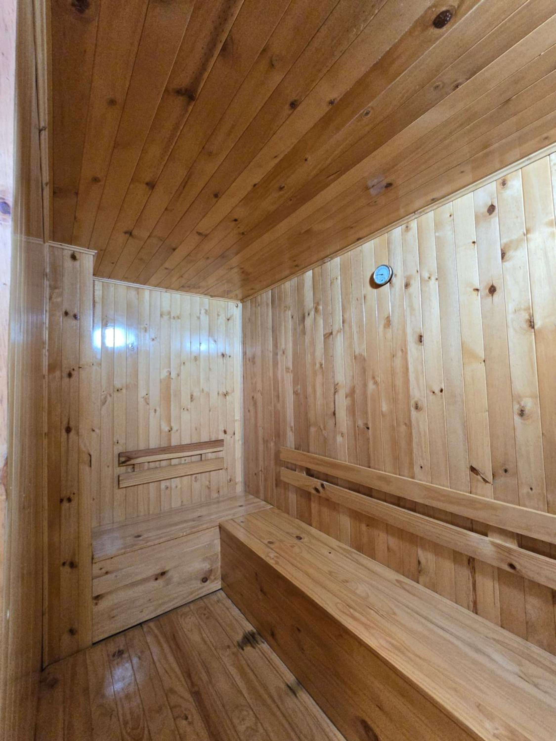 Casa Vacacional Piscina, Jacuzzy, Sauna a 2m del Aeropuerto el Eden AXM, 20m Parque del cafe y 15m de Armenia by Molca Xperiences