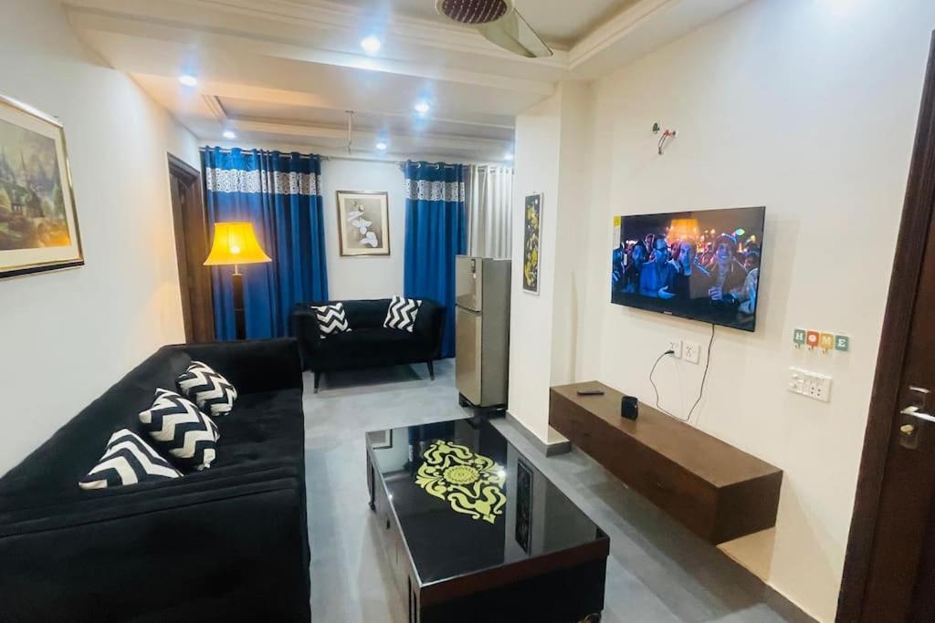 Crown Elite Apartments I Bahria Town view 5