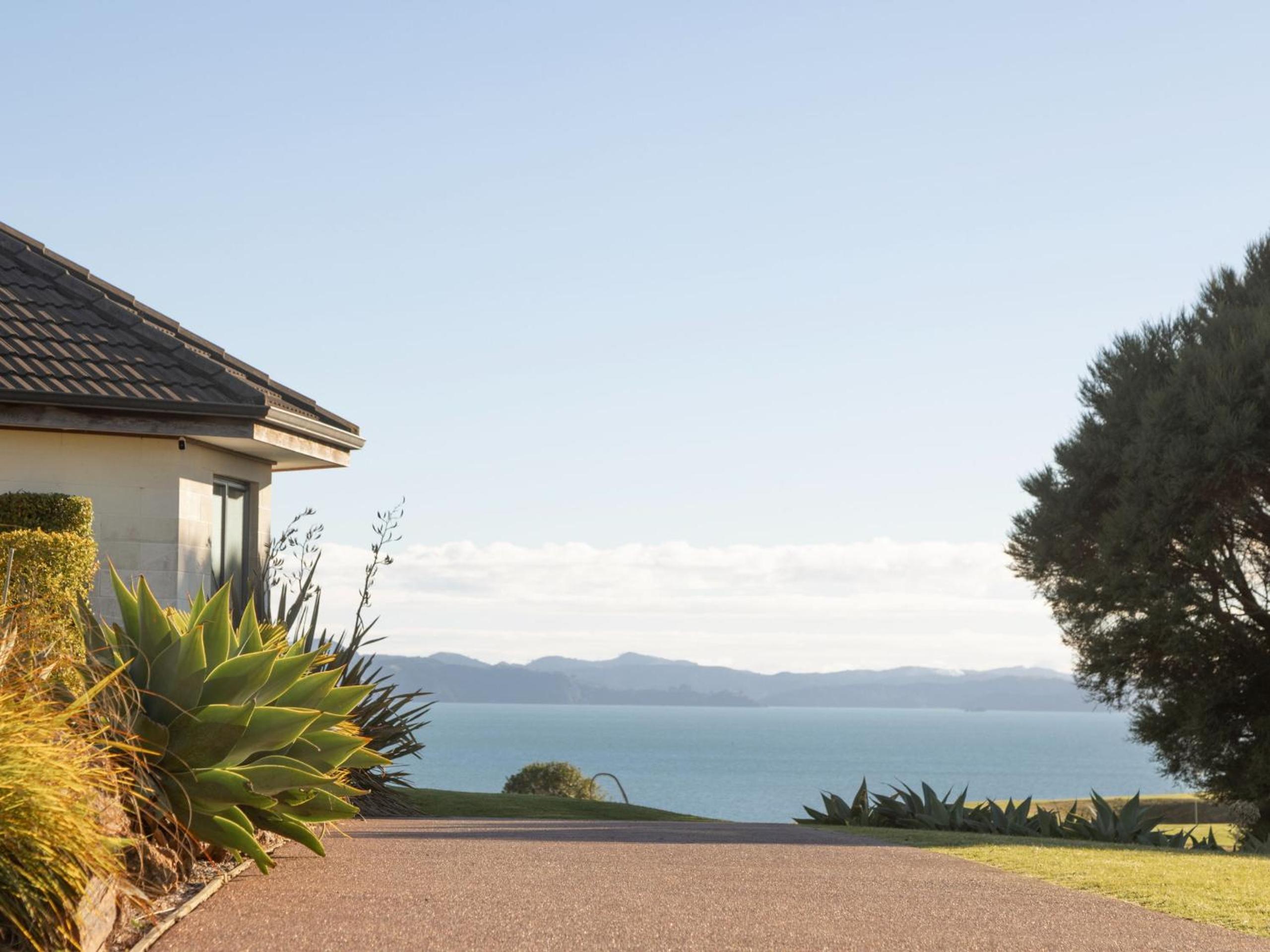 Tio Point - Clevedon Family Getaway view 5