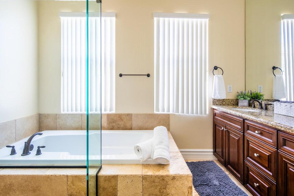 Sandy Feet Retreat, 4 bed home close to beach
