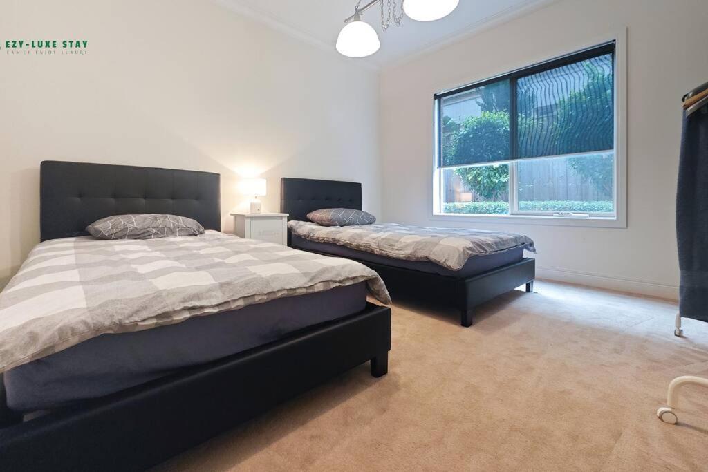Balwyn Luxury 5BR Mansion with Cinema & BBQ