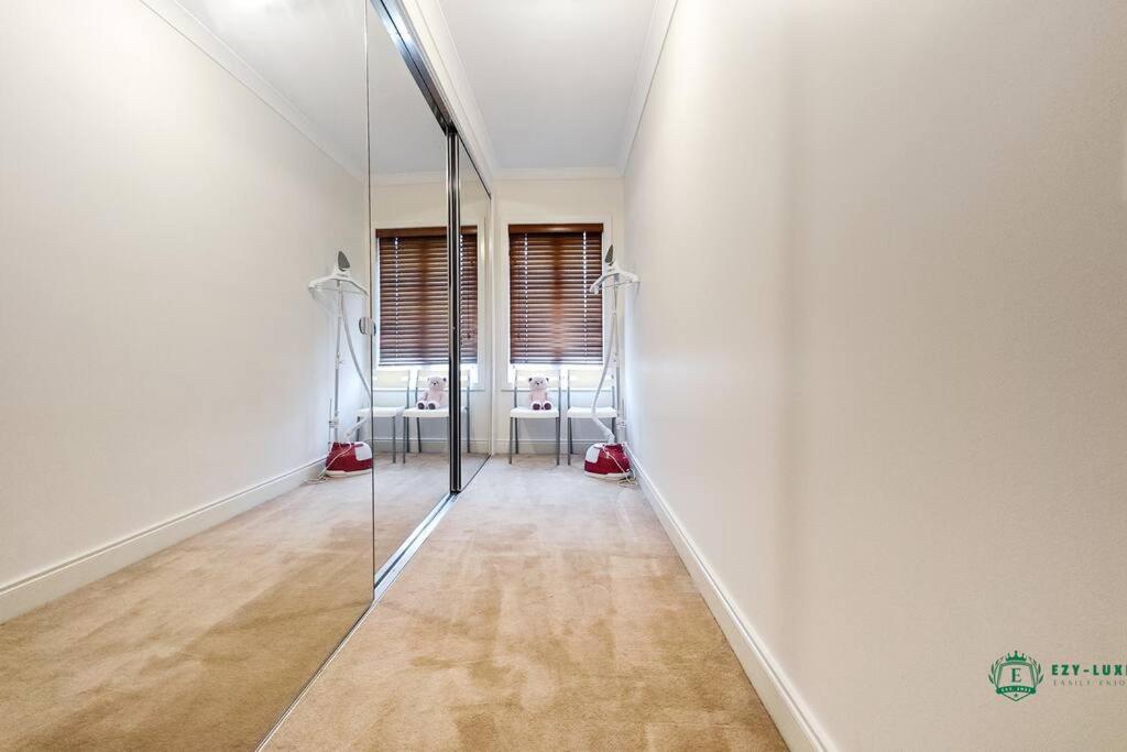 Balwyn Luxury 5BR Mansion with Cinema & BBQ