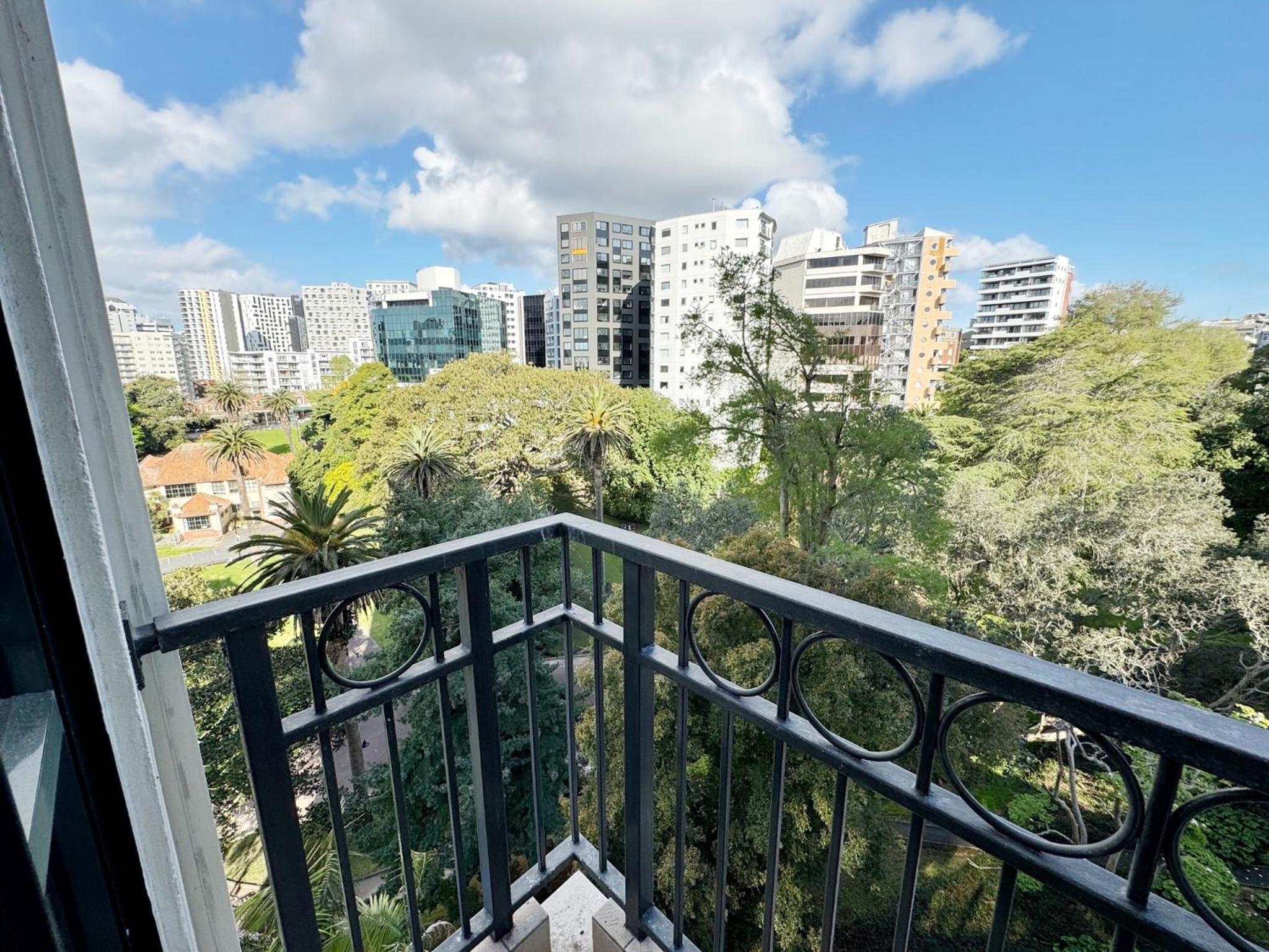 Spacious Park Views with Spa, Pool, Gym, Netflix view 5