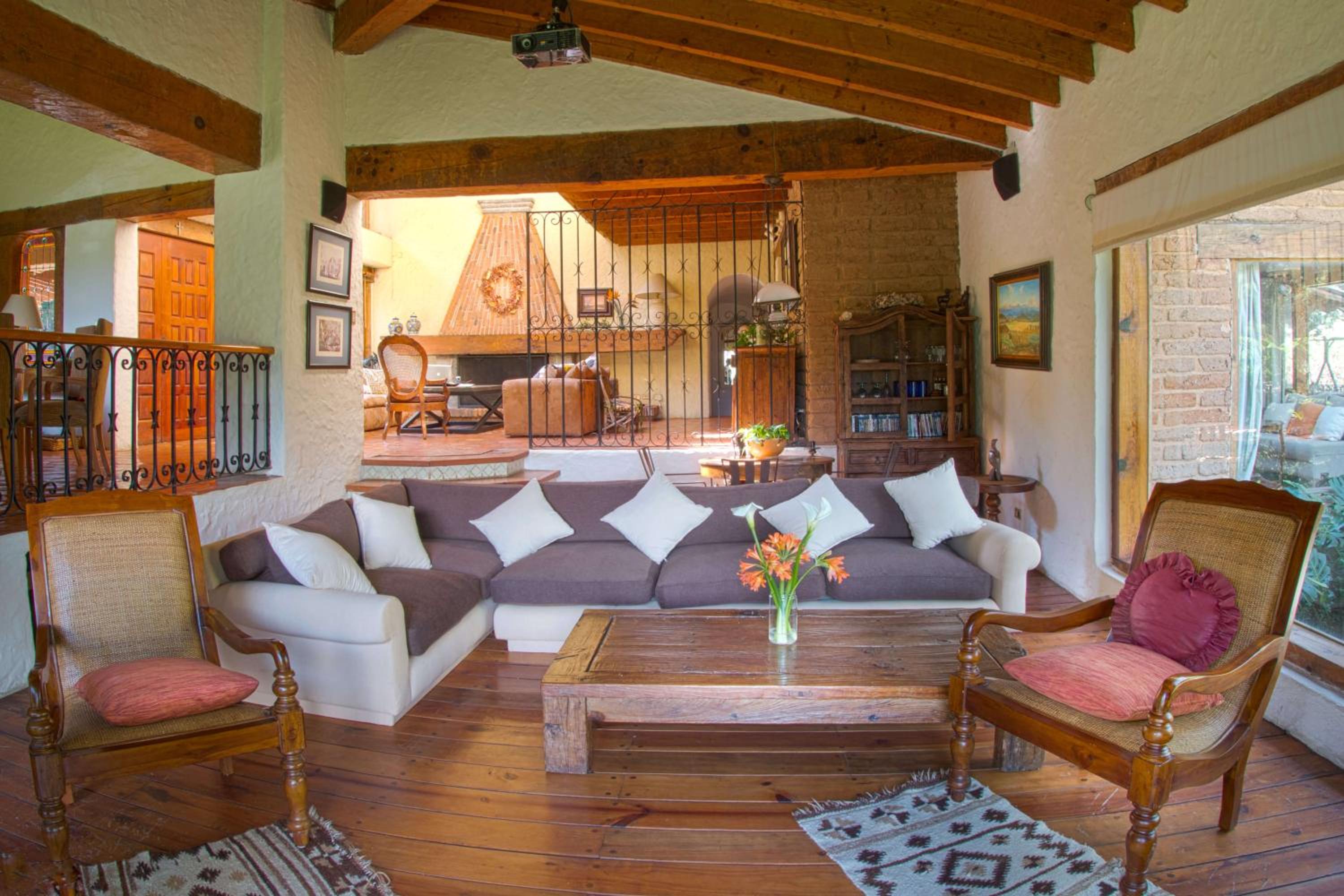 Casa Avándaro con alberca, Río, Bosque y Cocinera! view 2