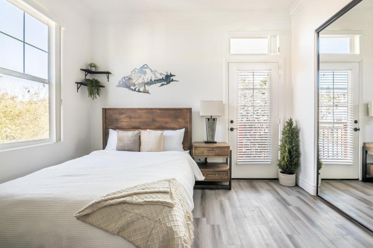Sea La Vie 4 bedrooms near beach, backyard lounge view 4