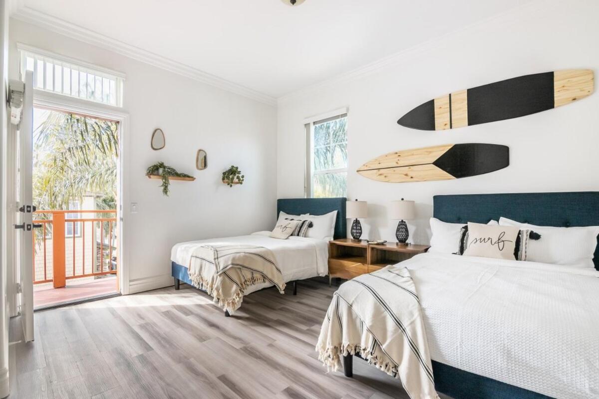 Sea La Vie 4 bedrooms near beach, backyard lounge view 5