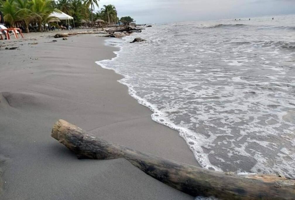 hostal LIFE BLUE frente a la playa