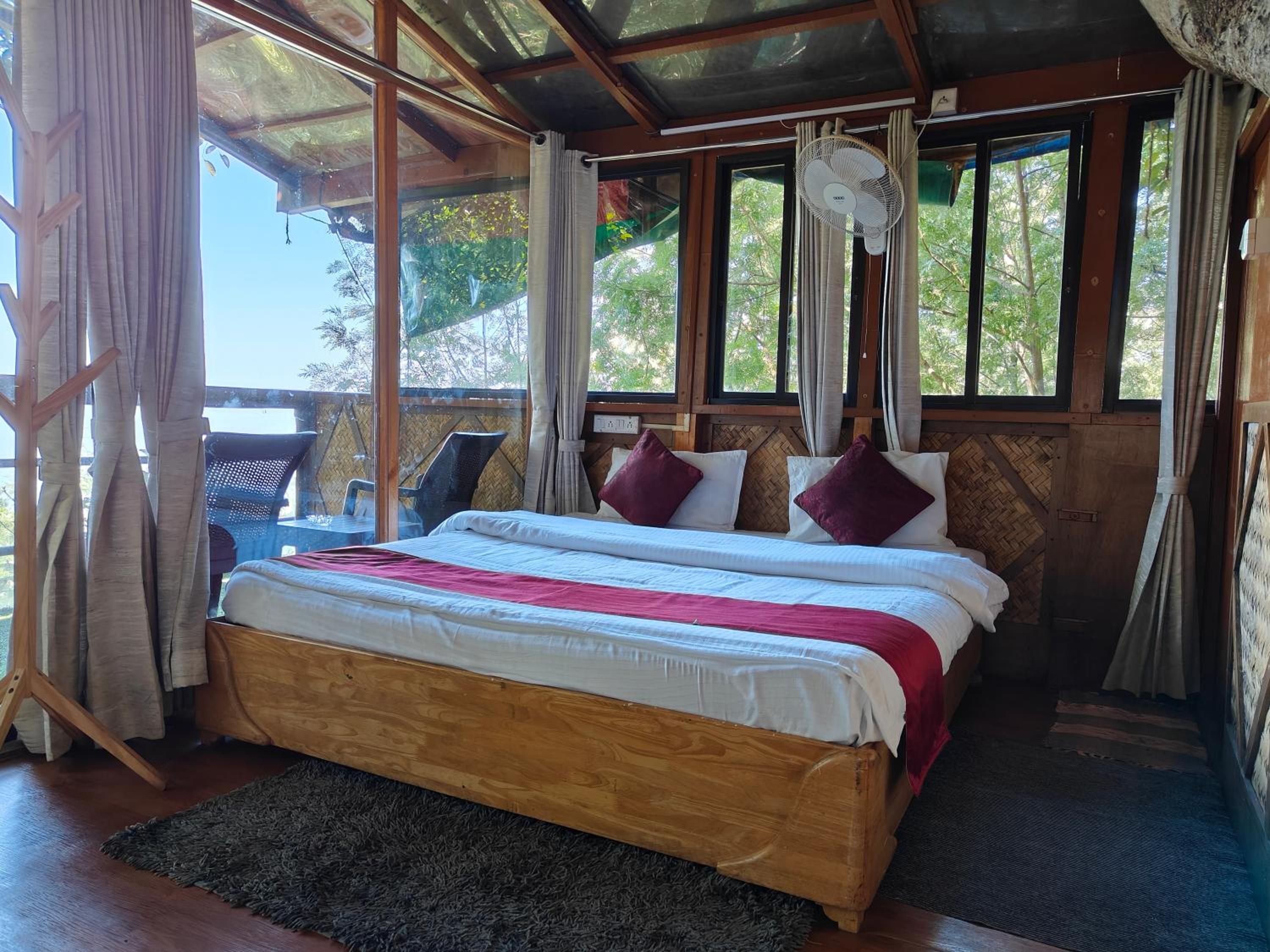 Tipperary Treehouse with Valley View