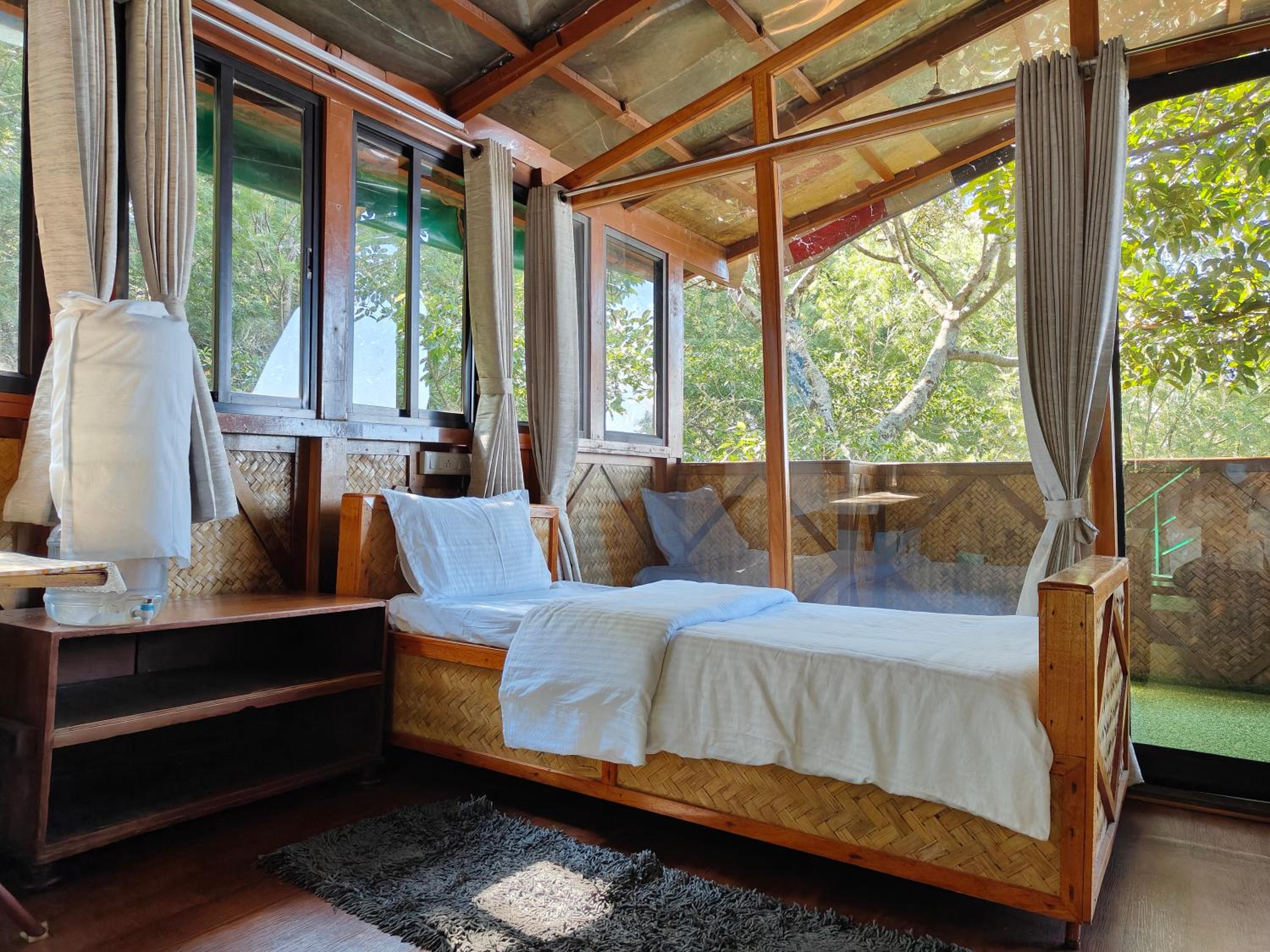 Tipperary Treehouse with Valley View