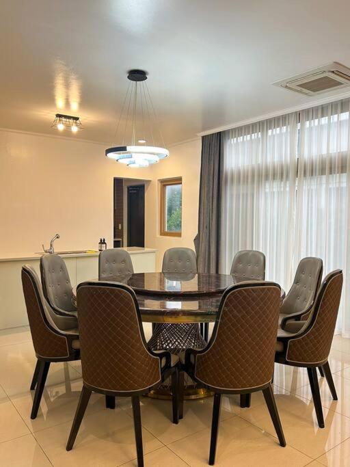5BR Villa in Clark view 3