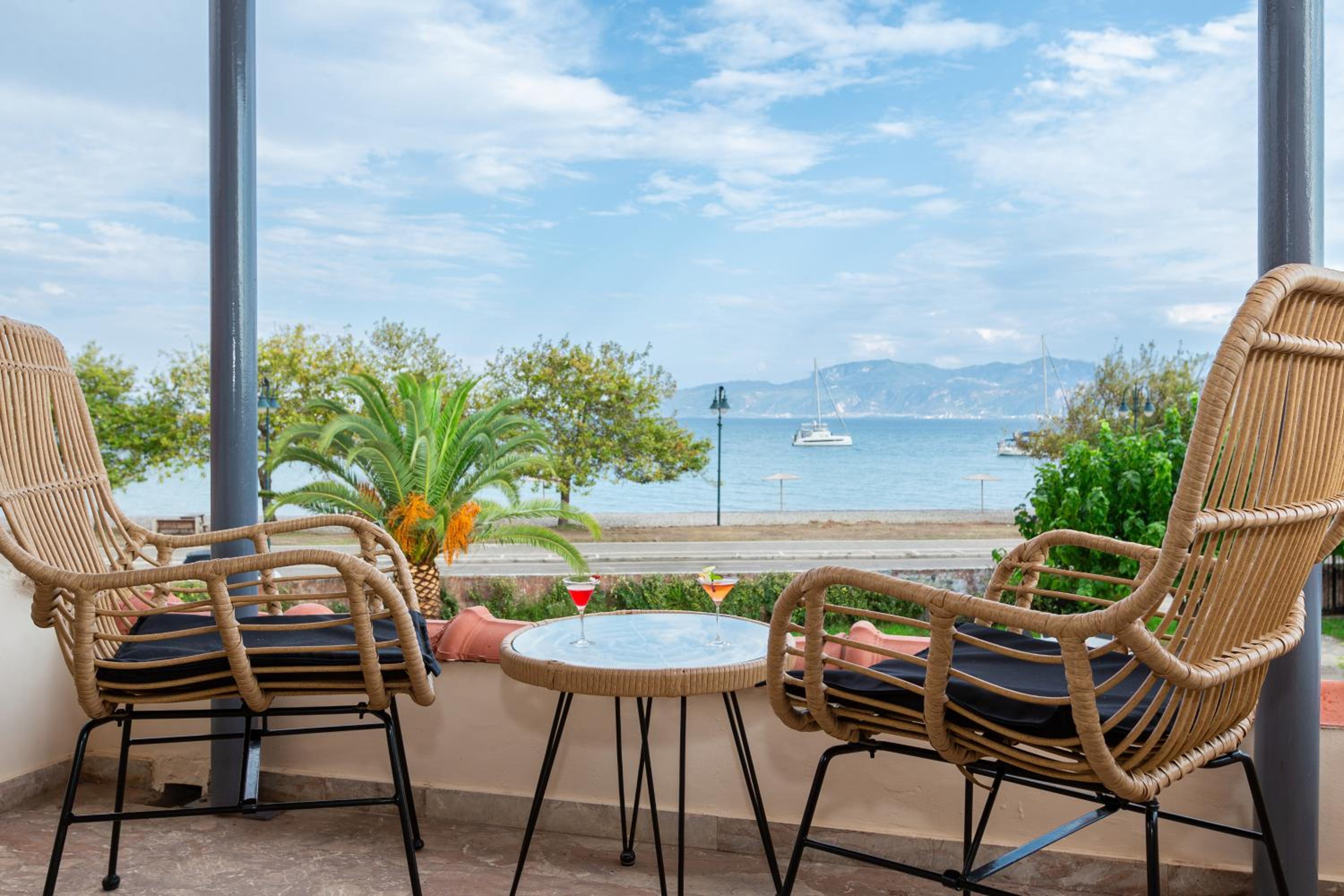 Beachfront Villa Psani - Escape with Garden