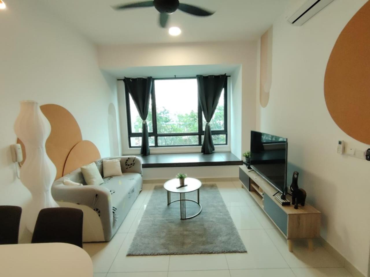 Greenfield Residence with Amazing Pool View and High-Speed Wi-Fi photo 6