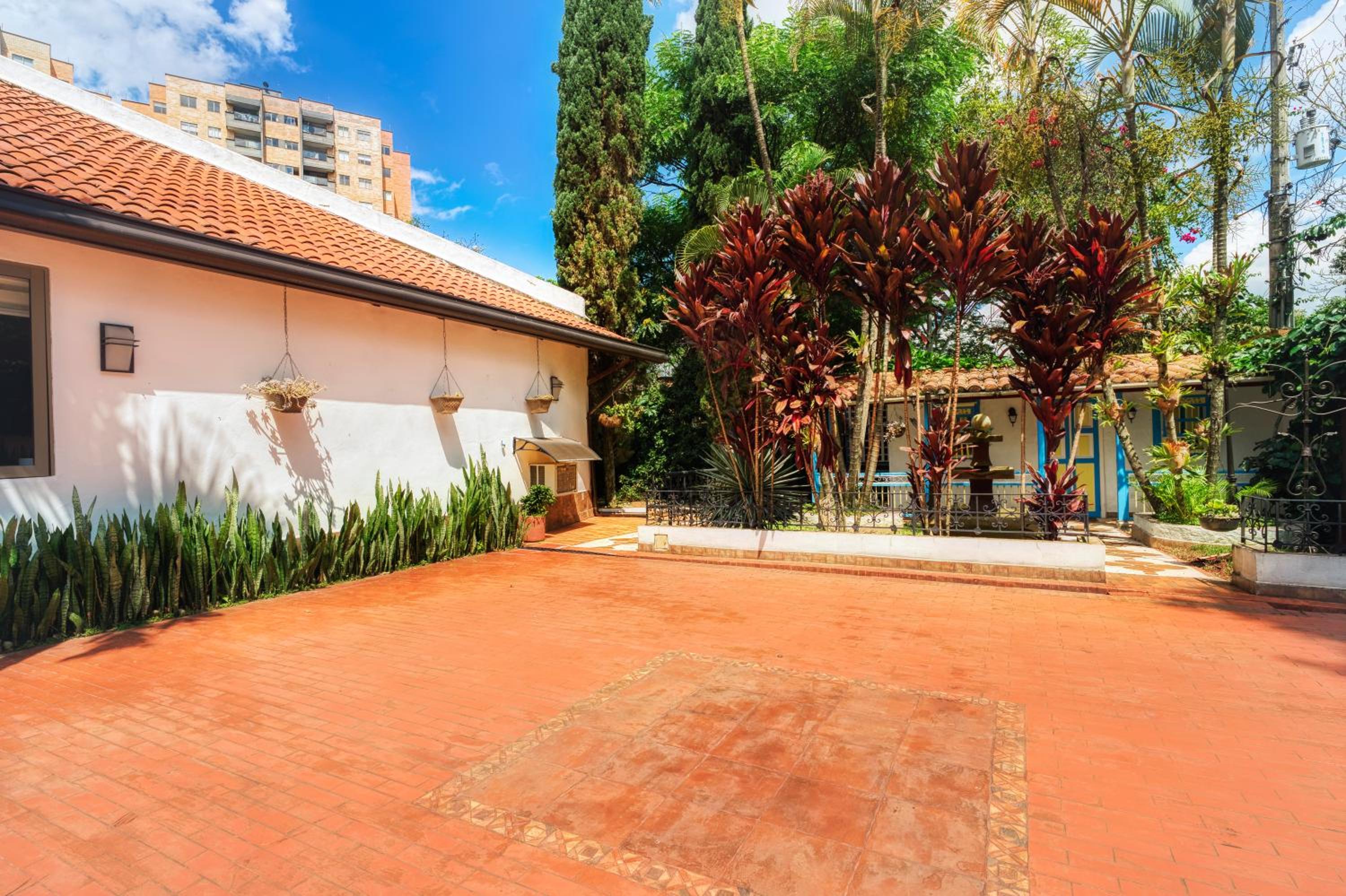 Nice Mansion AC 6BR Pool,Básquet,Playground,Games