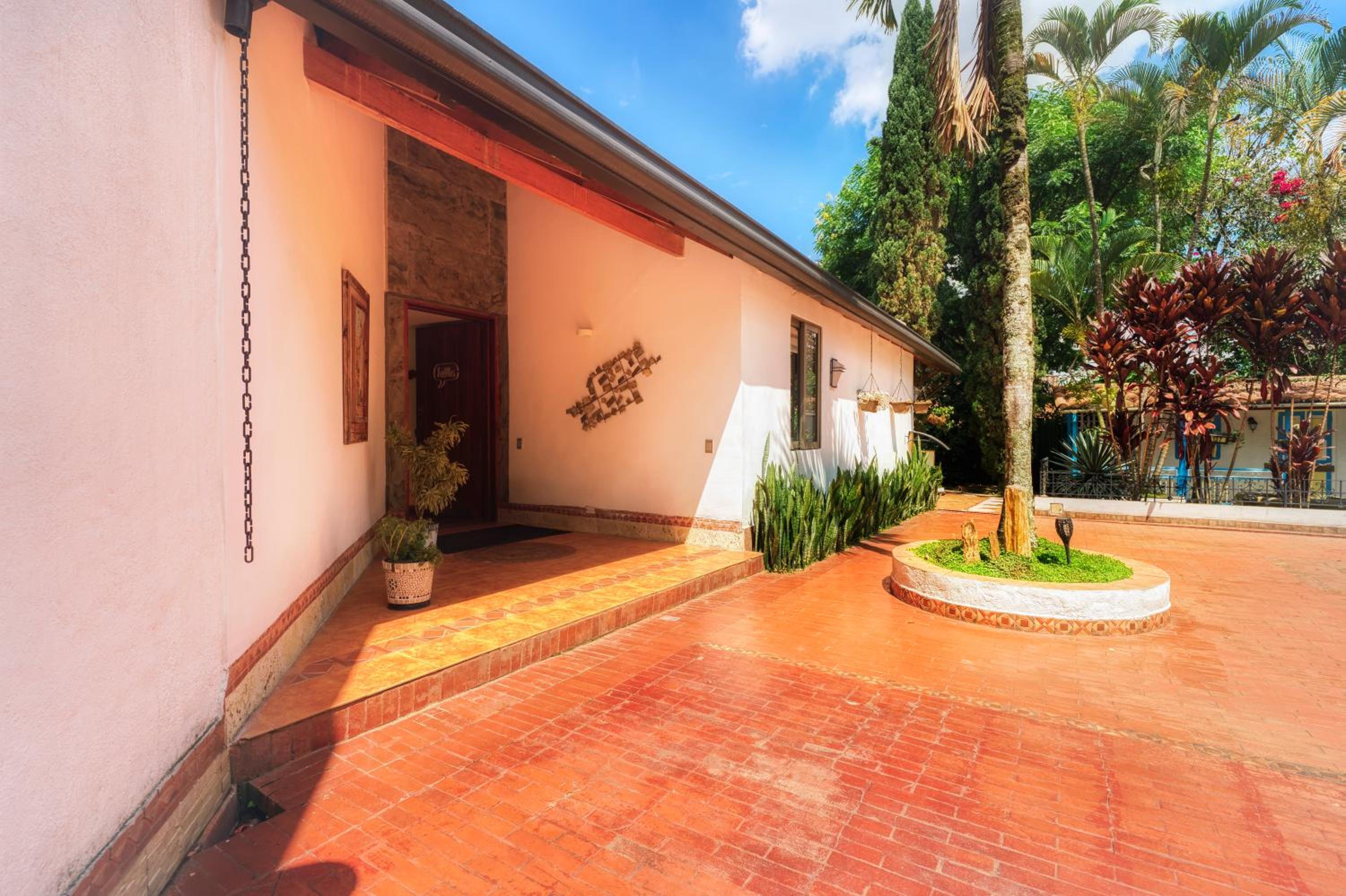 Nice Mansion AC 6BR Pool,Básquet,Playground,Games