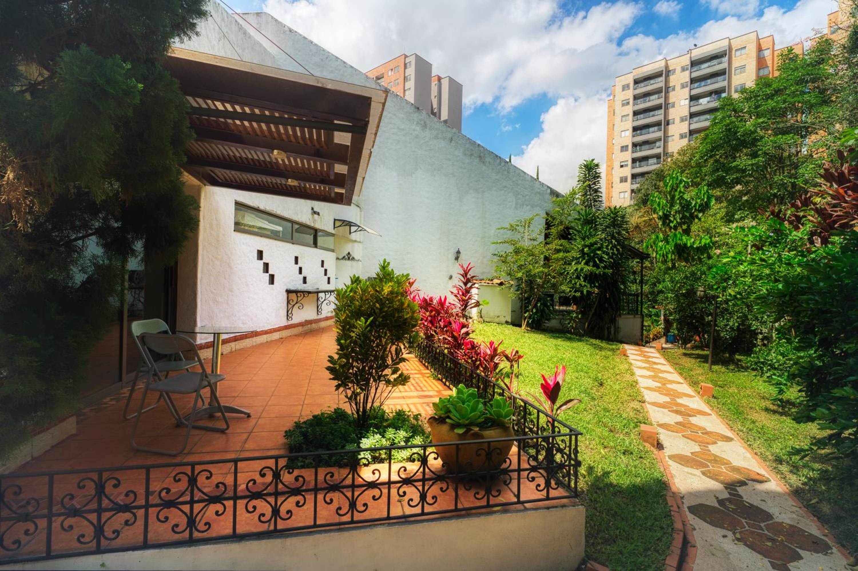 Nice Mansion AC 6BR Pool,Básquet,Playground,Games