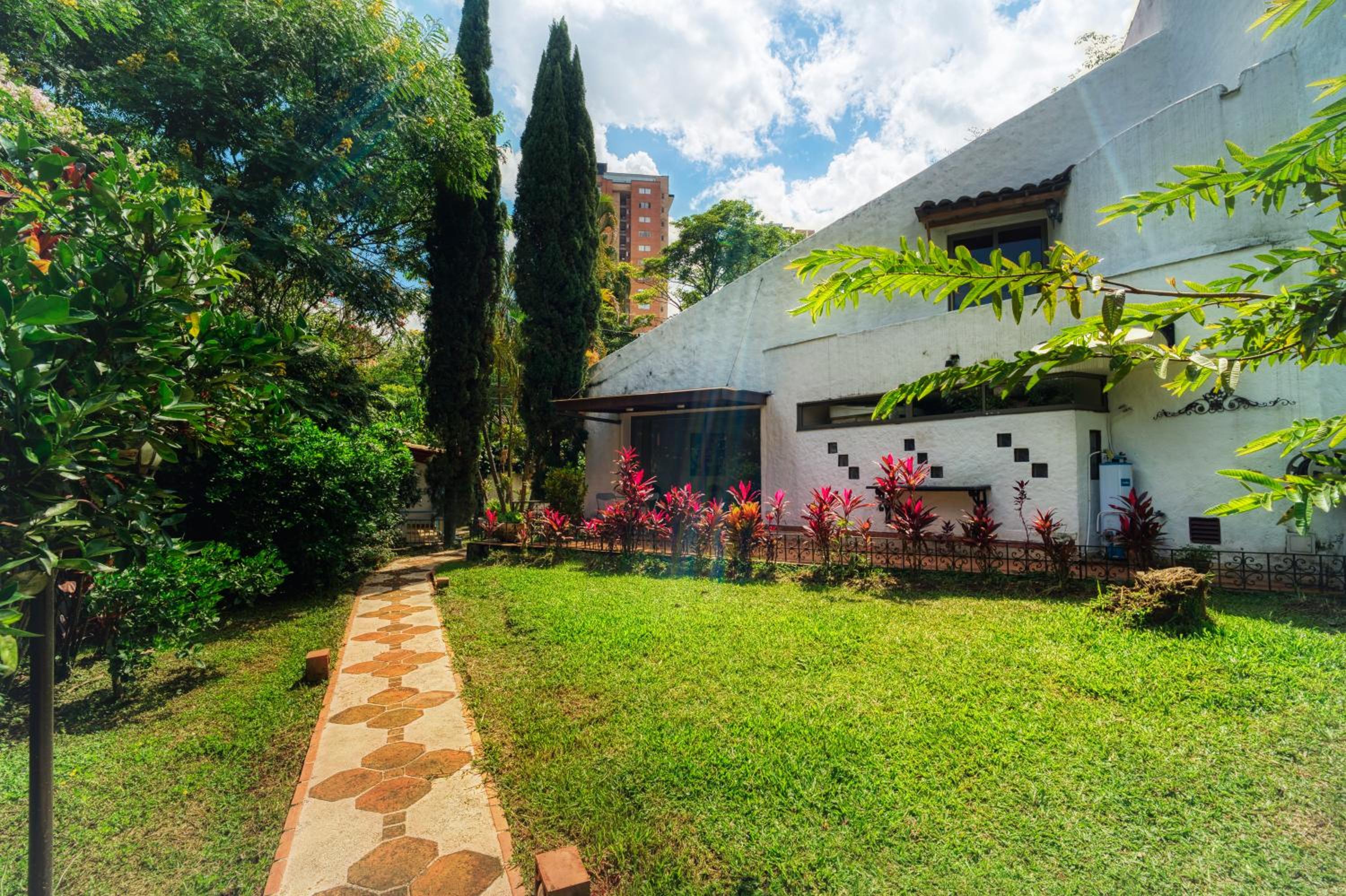 Nice Mansion AC 6BR Pool,Básquet,Playground,Games