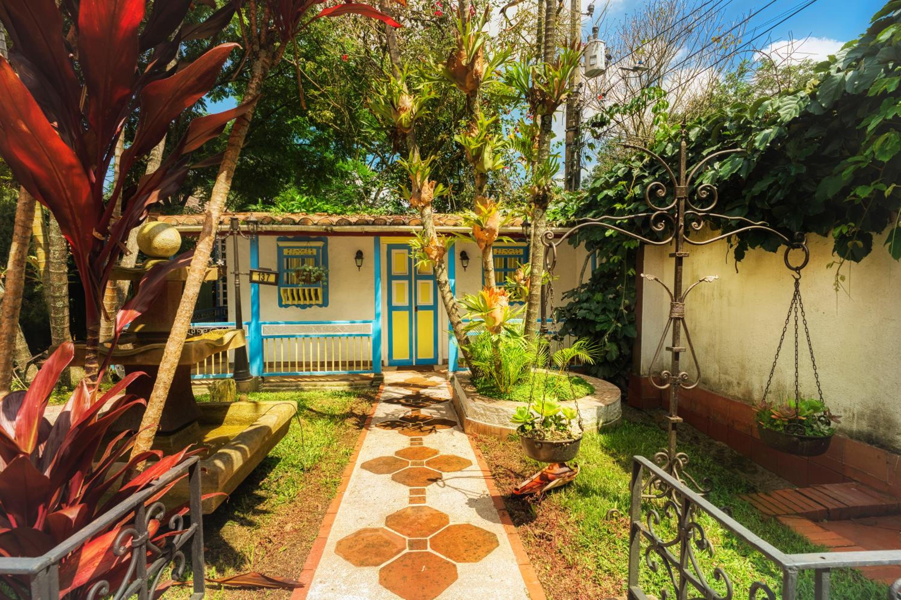 Nice Mansion AC 6BR Pool,Básquet,Playground,Games
