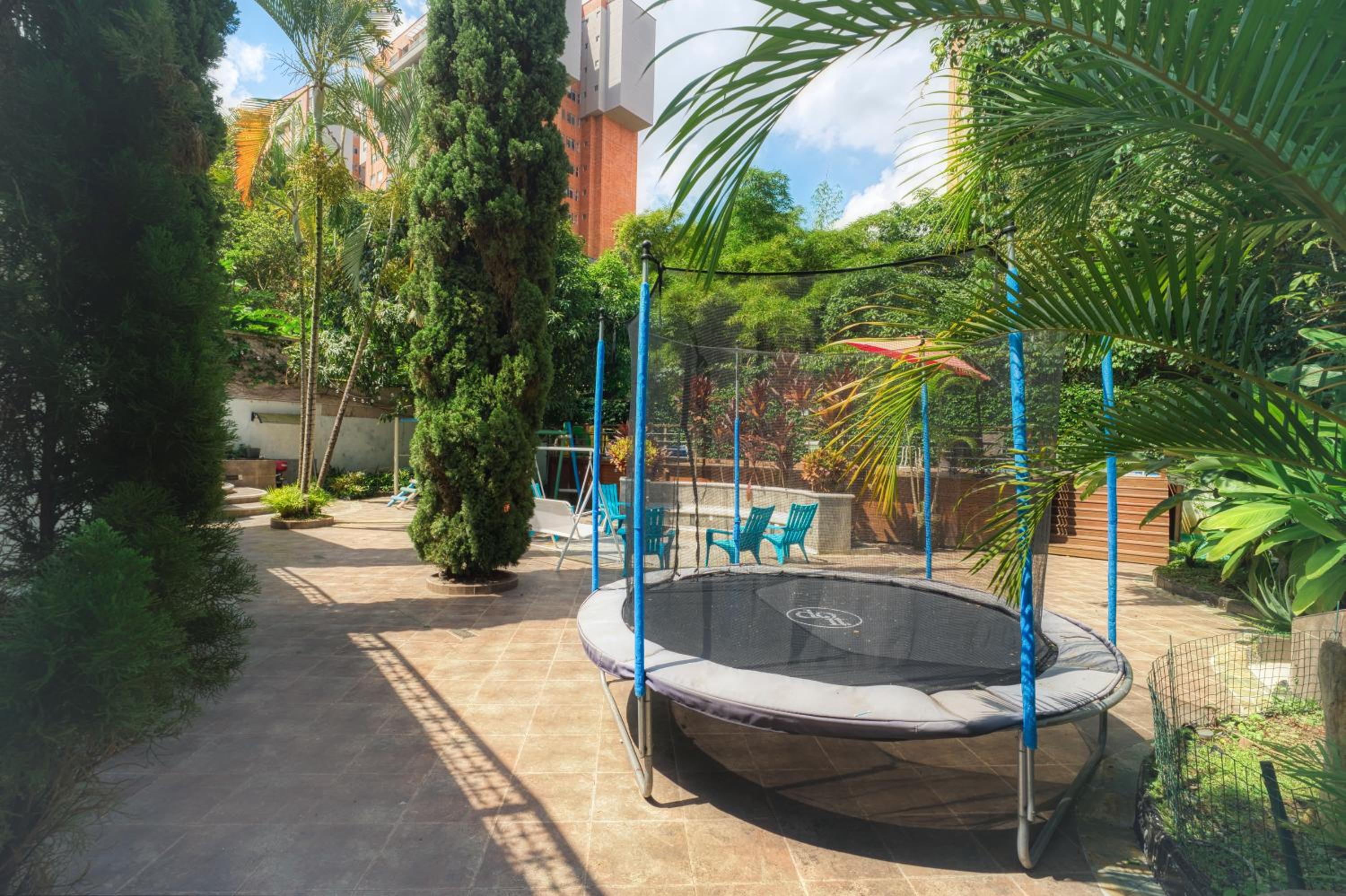 Nice Mansion AC 6BR Pool,Básquet,Playground,Games
