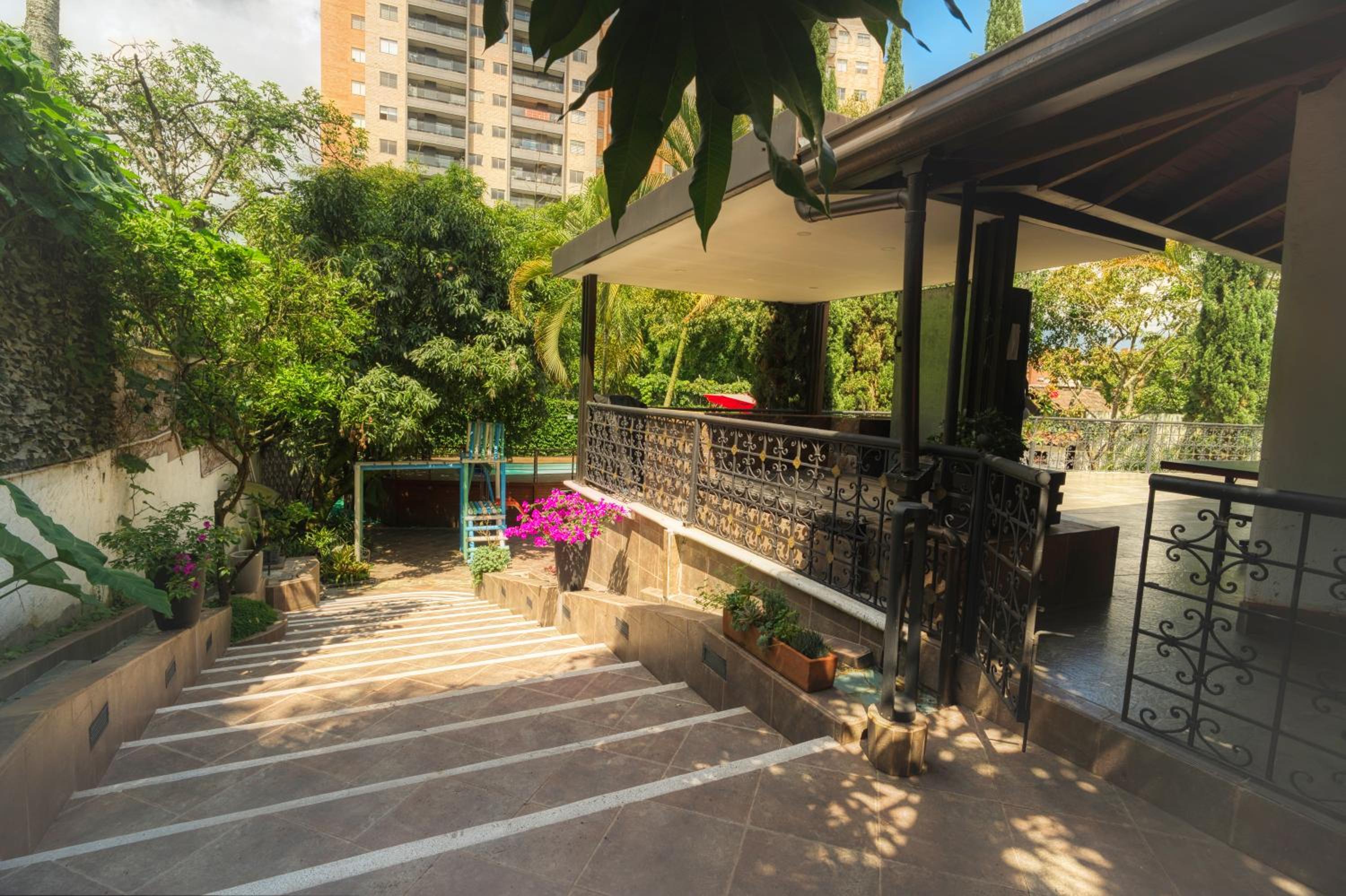 Nice Mansion AC 6BR Pool,Básquet,Playground,Games