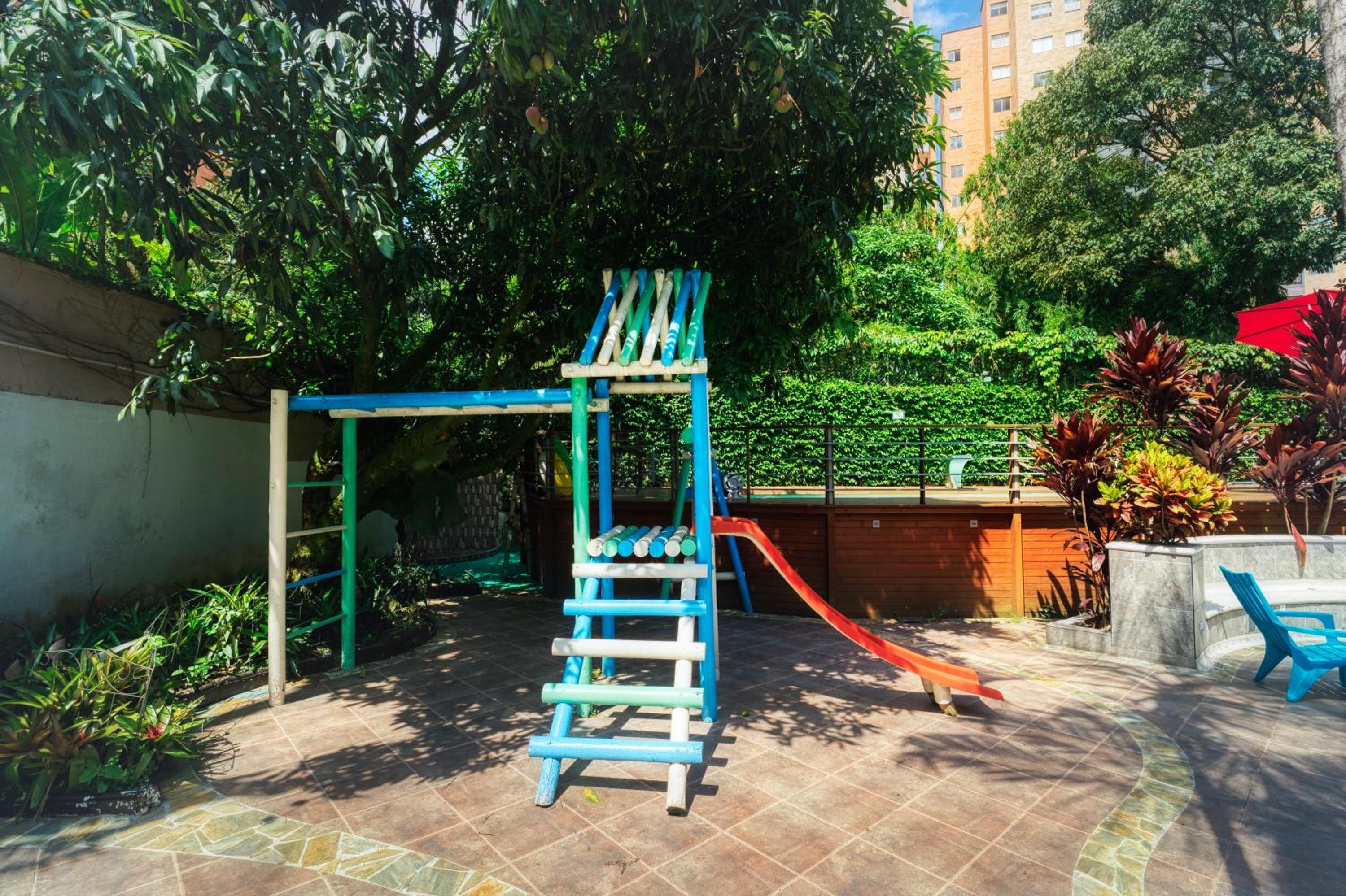 Nice Mansion AC 6BR Pool,Básquet,Playground,Games