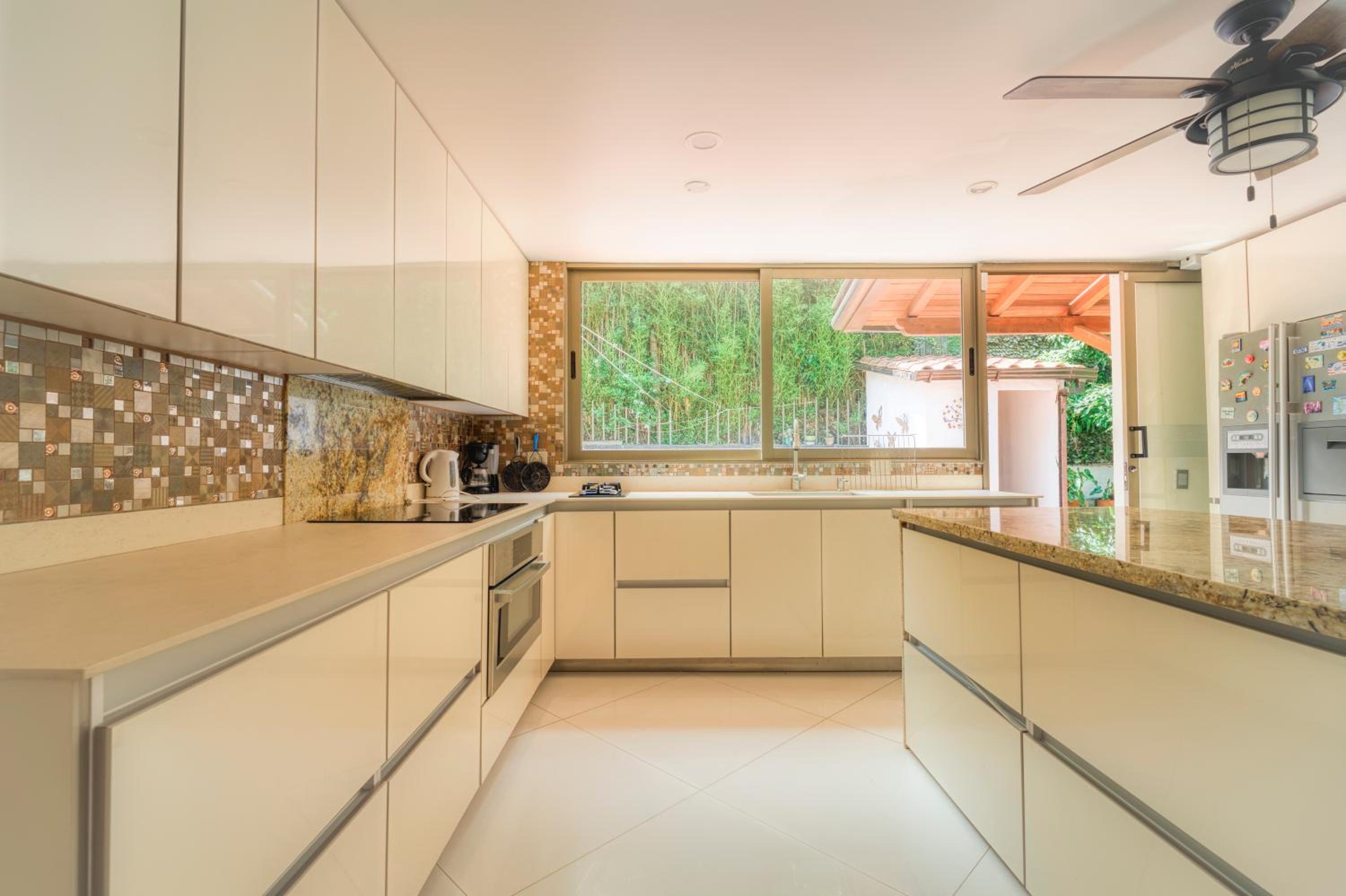 Nice Mansion AC 6BR Pool,Básquet,Playground,Games