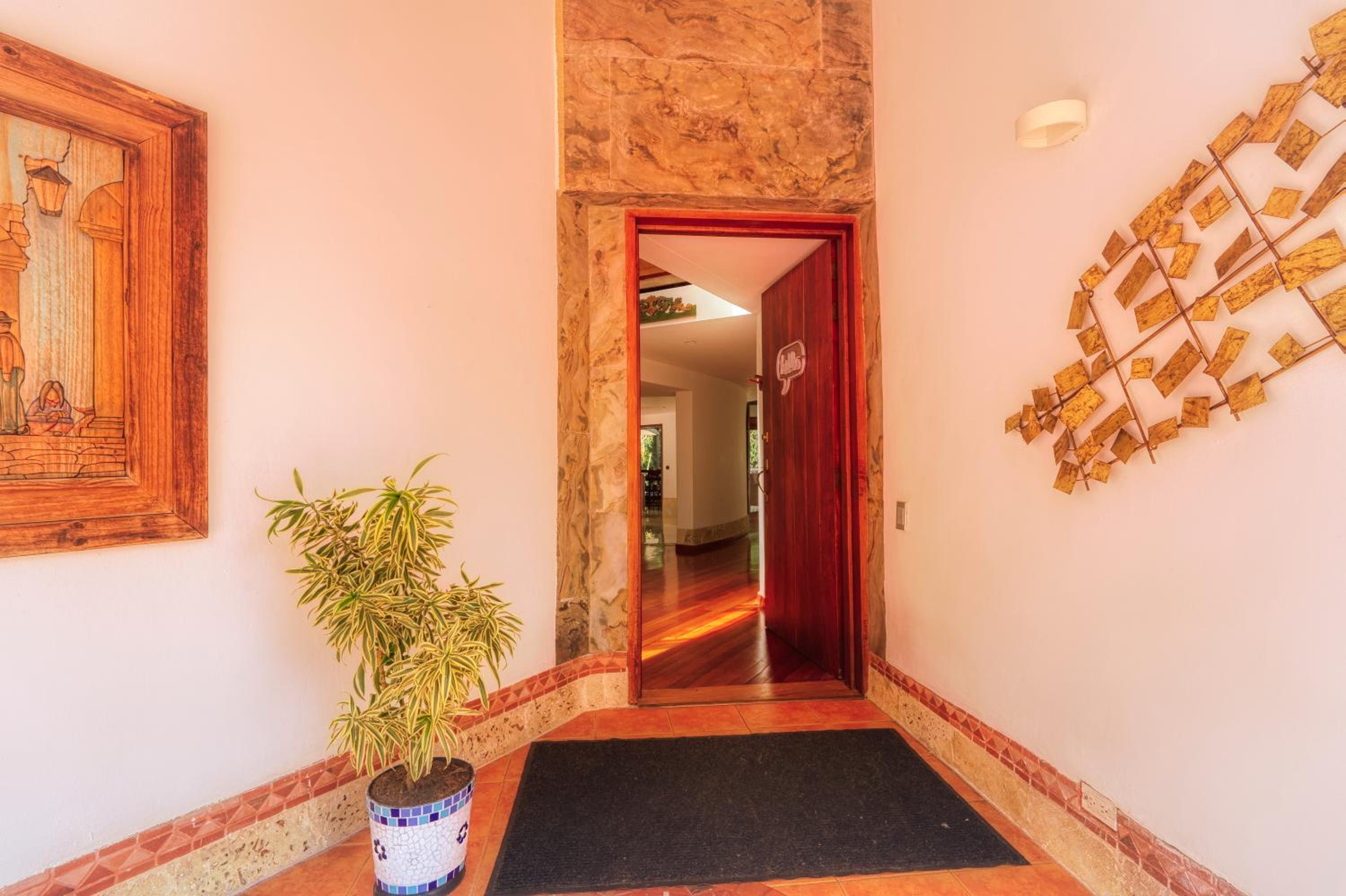 Nice Mansion AC 6BR Pool,Básquet,Playground,Games