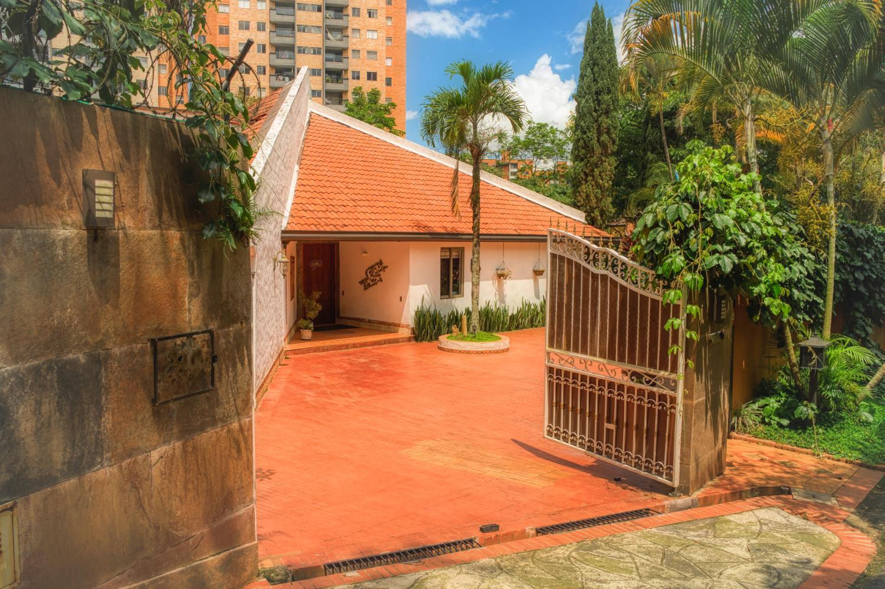 Nice Mansion AC 6BR Pool,Básquet,Playground,Games