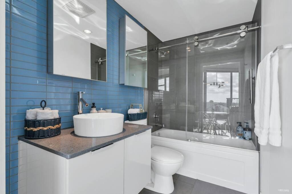 SKYVIEW, 40th FLOOR! 2BR CONDO IN DOWNTOWN VANCOUVER