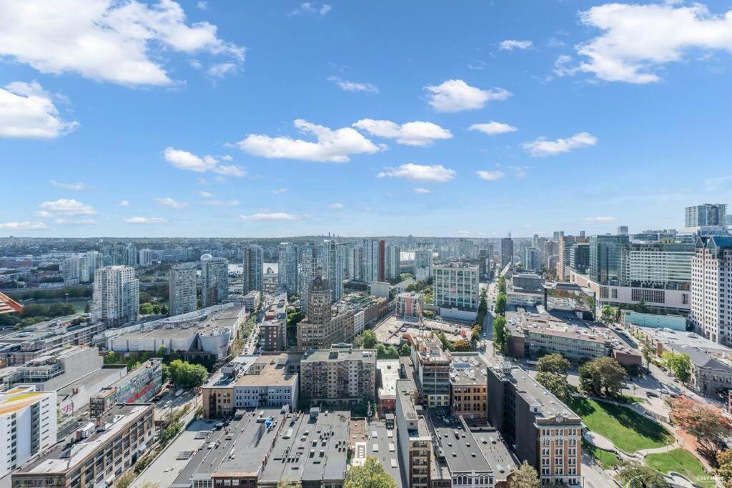 SKYVIEW, 40th FLOOR! 2BR CONDO IN DOWNTOWN VANCOUVER