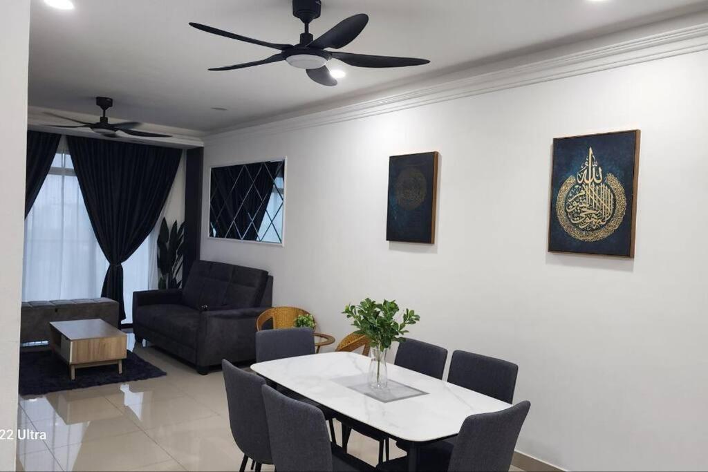 3 bedroom condo Eila Homestay in Larkin, AC, wi-fi