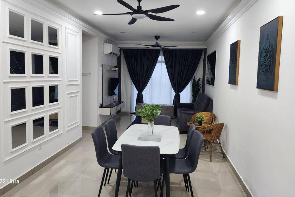 3 bedroom condo Eila Homestay in Larkin, AC, wi-fi