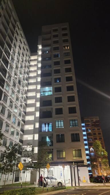 3 bedroom condo Eila Homestay in Larkin, AC, wi-fi
