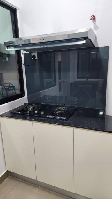 3 bedroom condo Eila Homestay in Larkin, AC, wi-fi