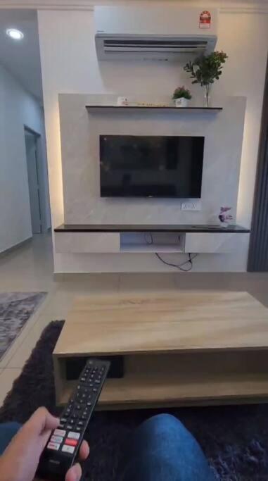 3 bedroom condo Eila Homestay in Larkin, AC, wi-fi