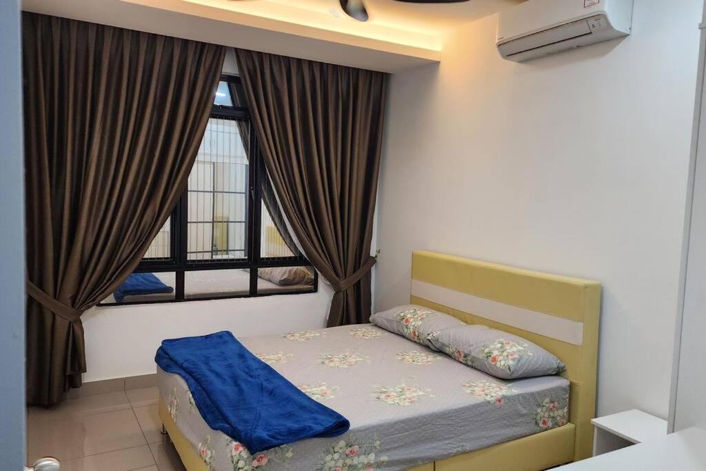 3 bedroom condo Eila Homestay in Larkin, AC, wi-fi