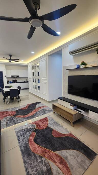 3 bedroom condo Eila Homestay in Larkin, AC, wi-fi