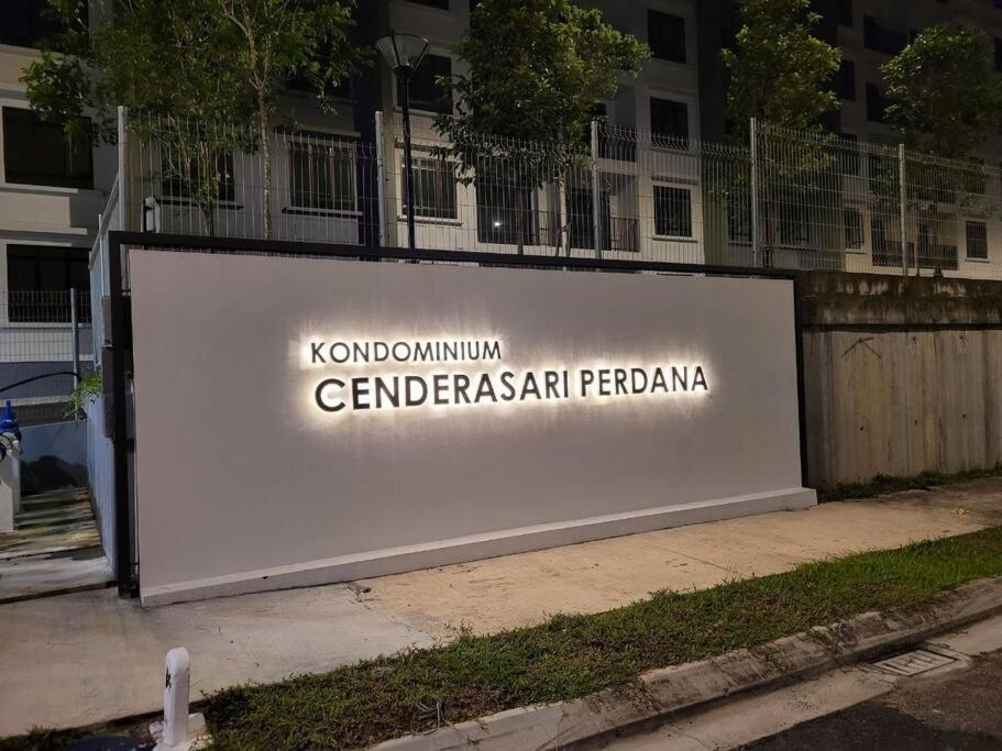 3 bedroom condo Eila Homestay in Larkin, AC, wi-fi