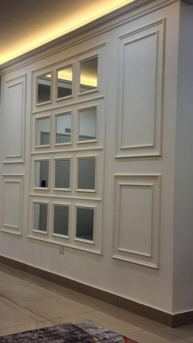 3 bedroom condo Eila Homestay in Larkin, AC, wi-fi