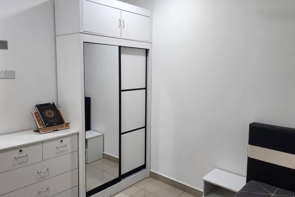 3 bedroom condo Eila Homestay in Larkin, AC, wi-fi